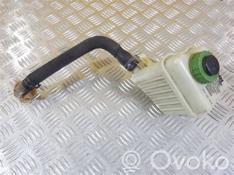 Nuotrauka, kurioje matomas vairo stiprintuvo skysčio bakelis Ford Focus MK1