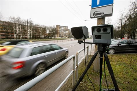 Nuotrauka su lazeriniu greičio matuokliu