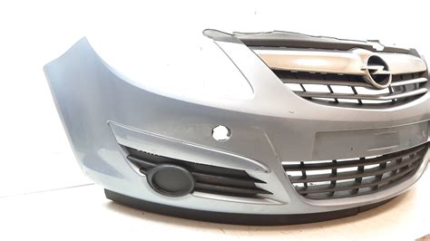 Opel Corsa automobilio priekinis buferis su tvirtinimo detalėmis