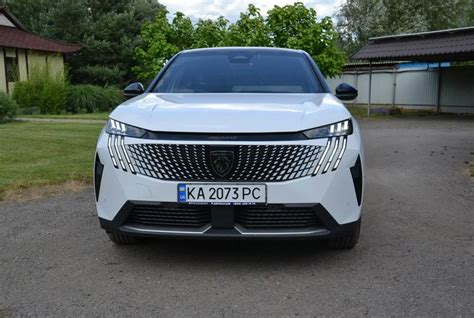 Naujojo Peugeot 508 priekinė dalis su LED žibintais