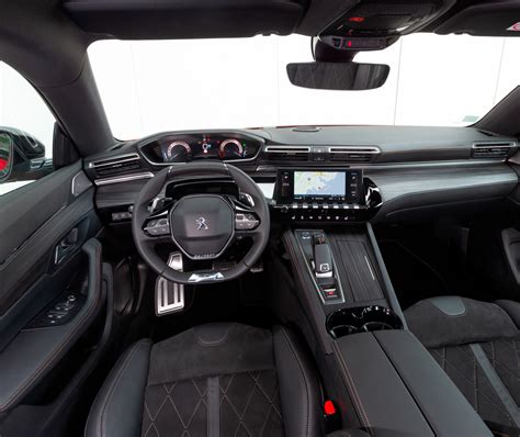 Peugeot 508 interjeras su i-Cockpit