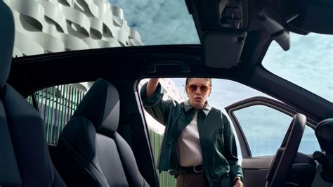 Automobilio salono vaizdas pro panoraminį stogą