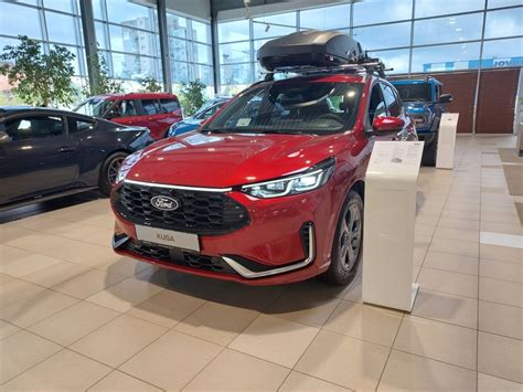 Ford Kuga automobilio priekis