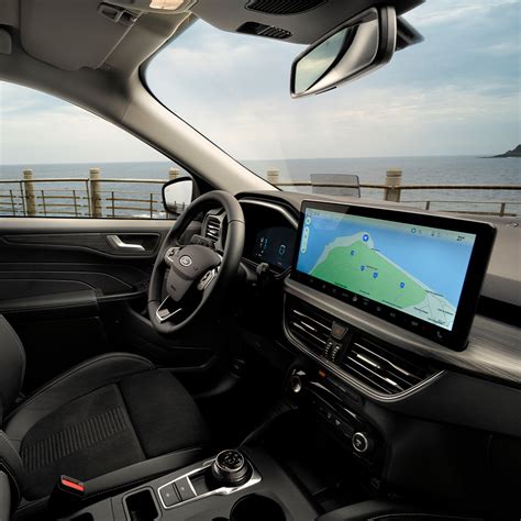 Ford Kuga automobilio interjeras su vairu