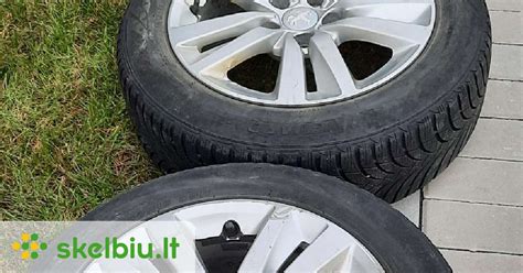 Nuotrauka su įvairiais R16 dydžio ratlankiais ir padangomis