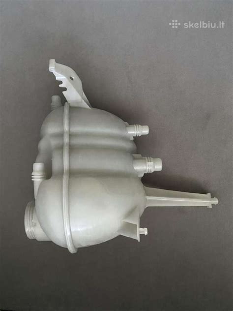 Asortimentas aušinimo skysčio išsiplėtimo bakelių