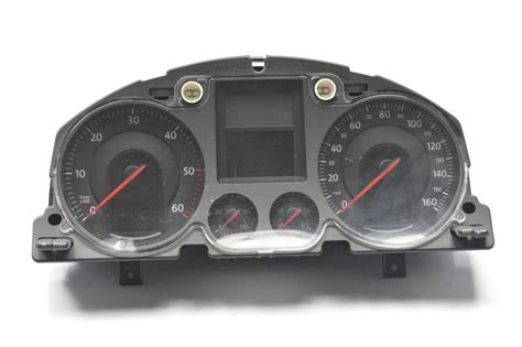 Volkswagen Passat B6 prietaisų skydelis