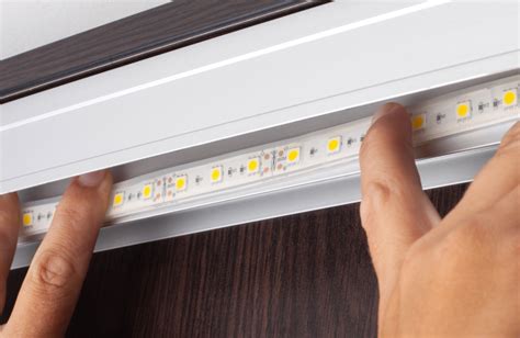 Skirtingų spalvų LED juostų pavyzdžiai