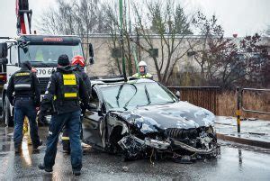 BMW automobilis įkritęs į Nevėžio upę