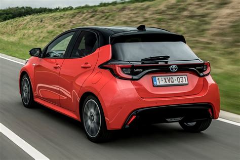 avarijoje raudona virvelė Toyota Yaris