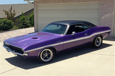 Istorinis 1970 m. Dodge Challenger RT SE automobilis