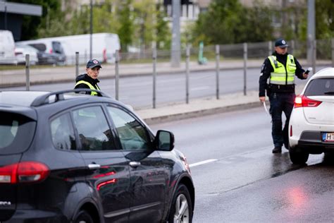 Vairuotojas ir šturmanas automobilyje