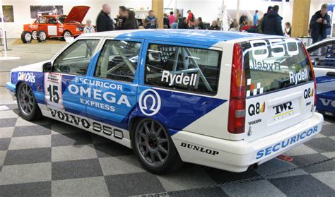 Sąskaita su Volvo 850 universalais BTCC