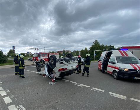 automobilių susidūrimas keliu