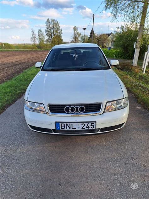 Automobilio Audi A4 avarijos vieta