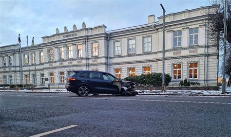 Panevėžyje vilkiko taranuotas automobilis