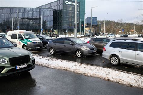 Automobiliai po avarijos Vilniuje