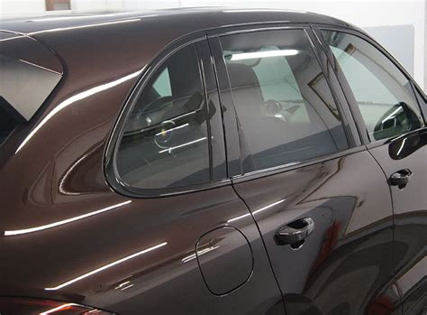 Skirtingi chromuotų detalių stiliai automobilių pramonėje