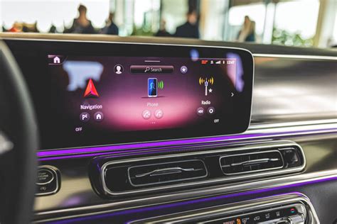 Mercedes-Benz V klasės interjeras su ekranais