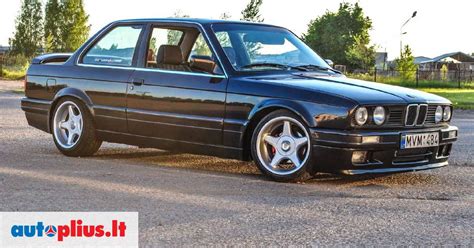 BMW E30 automobiliai