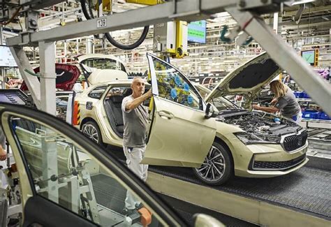 Gamyklinė automobilių surinkimo linija
