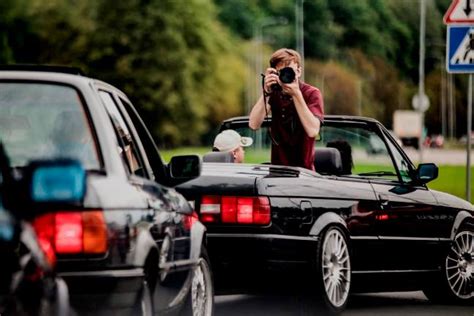 BMW E30 automobilių kolona Kauno gatvėmis