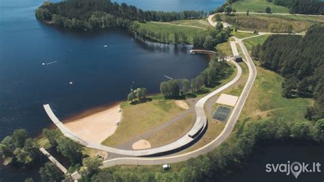 Zaraso ežero sala su vandens pramogomis