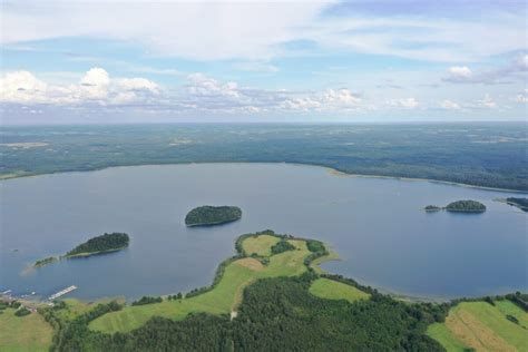 Platelių ežero sala su pilies liekanomis