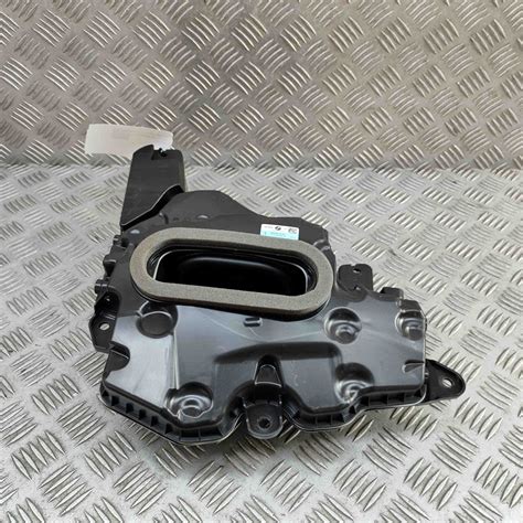 BMW F02 subwooferio montavimas po sėdyne