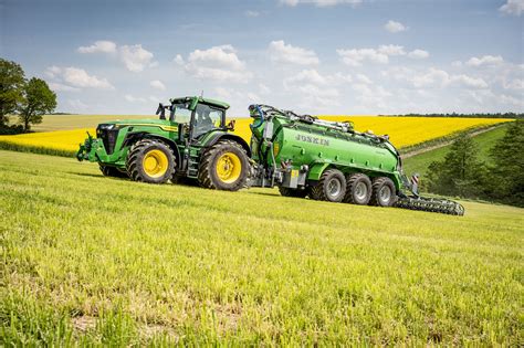 John Deere traktoriaus padangų slėgio palyginimas lauko ir transporto darbams