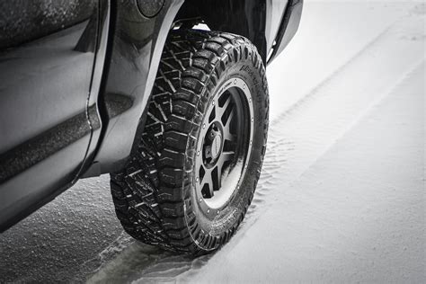 Automobilio gamintojo rekomendacijų lentelė su padangų dydžiais