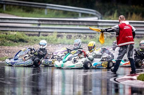 Kartingo posūkio įveikimo trajektorija su apex tašku