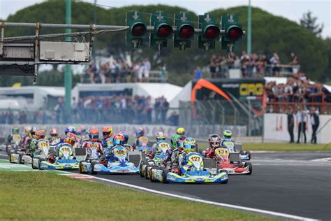 Kartingo lenktynių startas