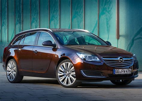 Opel Insignia Sports Tourer automobilio nuotrauka