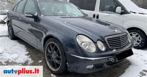 Mercedes-Benz W211 automobilio salonas su guminiais kilimėliais