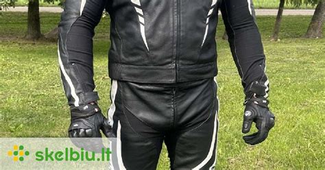 Motociklininko aprangos komplektas: šalmas, pirštinės, striukė, kelnės, batai