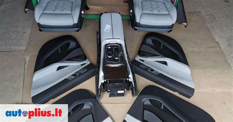 BMW X6 salono interjeras su medžiaginiais kilimėliais