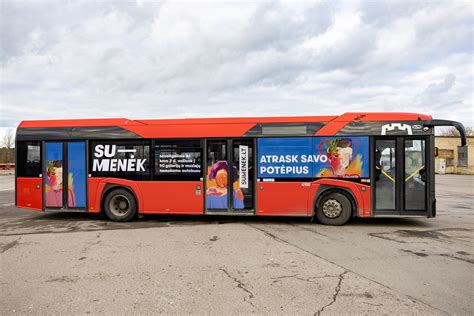 Autobusas su moterimi vairuotoja