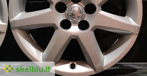 Toyota Prius bagažinė su atsarginiu ratu