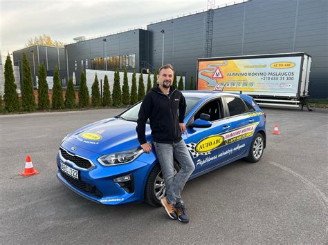 Vairavimo instruktoriaus automobilis