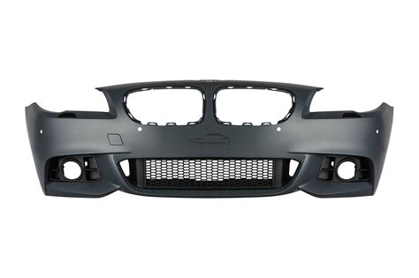 Priekinis automobilio buferis su pažeminimo elementu