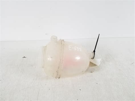 Aušinimo skysčio butelis su Mercedes-Benz logotipu