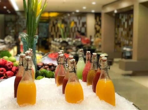 Nuotrauka su įvairiais automobilių riebokšliais