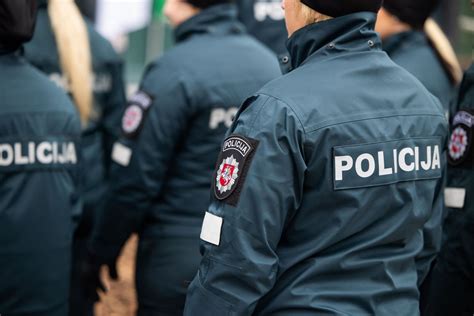 Policijos pareigūnai tarnybos metu