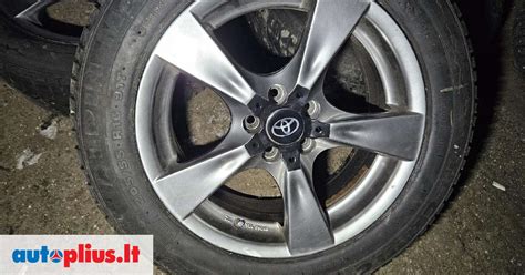 Toyota Prius su R16 ratlankiais