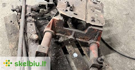 Infografika: T-25 traktoriaus pagrindinės dalys