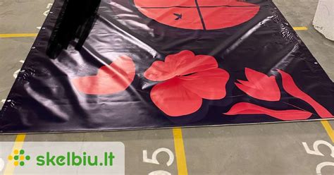 Reklaminis tentas ant priekabos