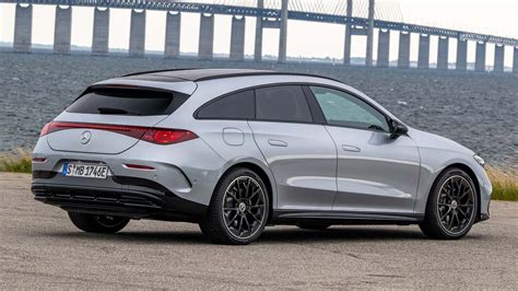 Naujasis Mercedes-Benz CLA Shooting Brake priekis