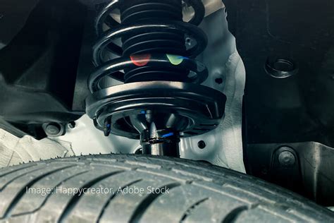 Sugadintas automobilio amortizatorius