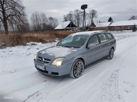 Nuotrauka, vaizduojanti skirtingus Opel Vectra C universalo galinių žibintų tipus